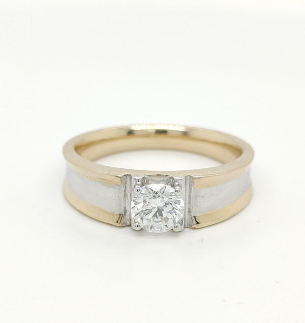 Flicker Shimmer Radiant Solitaire Legacy Ring A Dazzling Symbol of Enduring Elegance